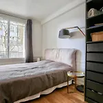 Comfortable Accommodation For 4 In La Villette