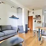 Comfortable Accommodation For 4 In La Villette