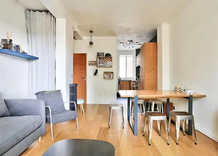 Comfortable Accommodation For 4 In La Villette